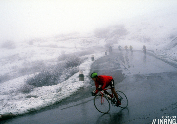 Photo: He’s dressed in red and makes his way through the snow but it’s not Santa. Can you name the rider pictured above? 