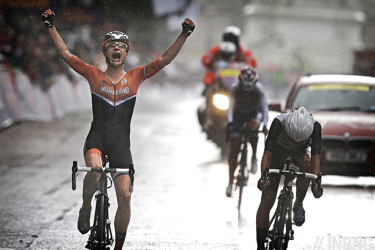 Photo: Marianne Vos wins gold in the Olympic Road Race.